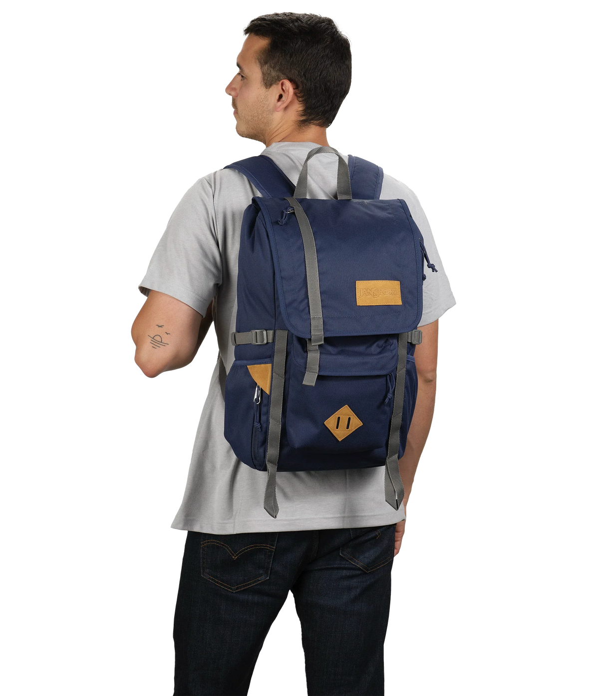 hatchet-backpack-d7 JS0A47J4003-MODEL.webp