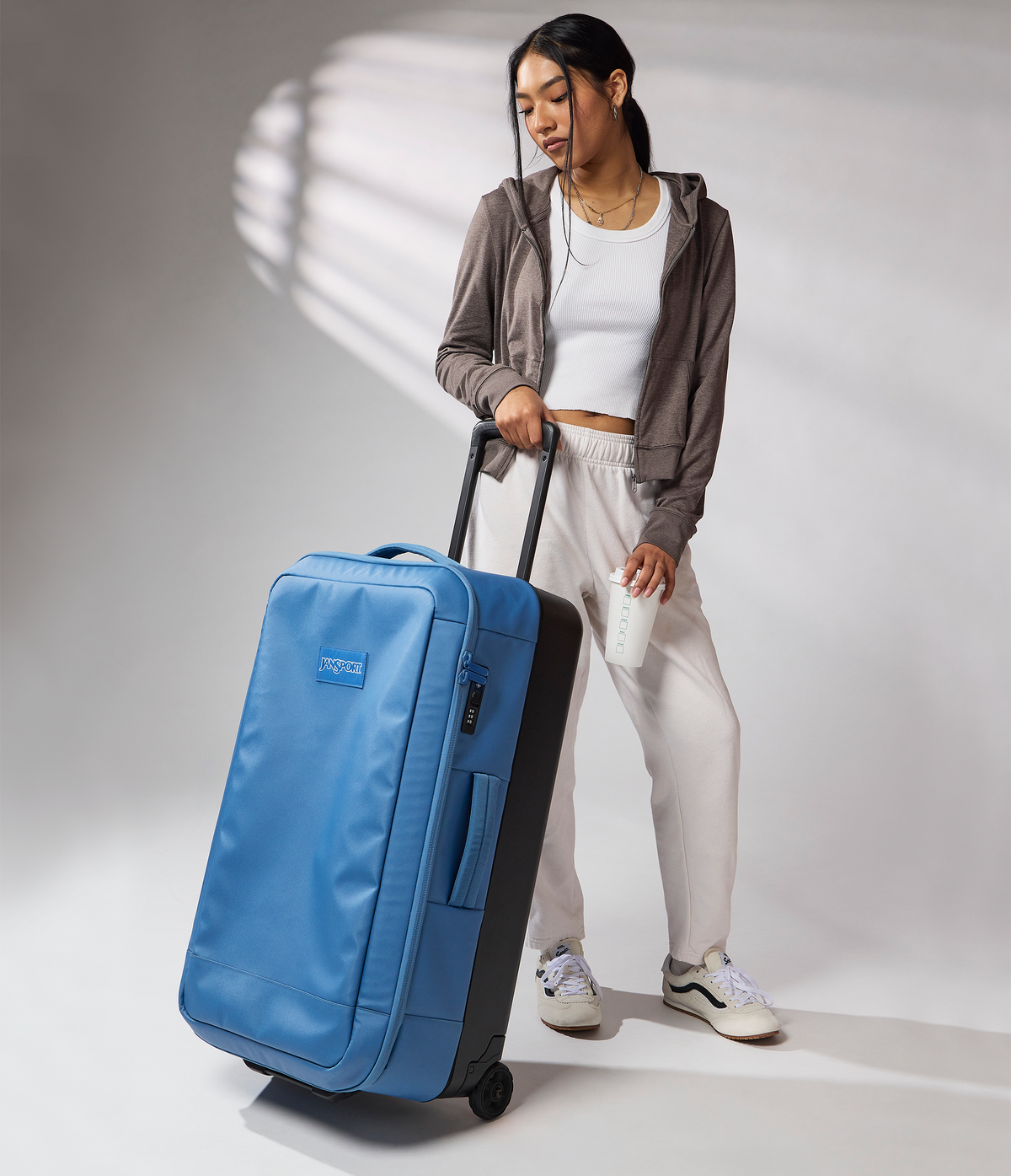 good-latitude-30-rolling-duffel-e4 JS0A86EOEW5-MODEL.png